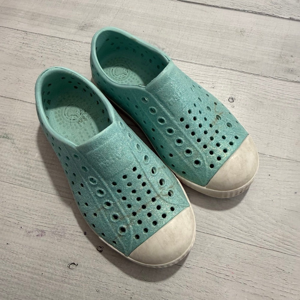 Native Jefferson kids aqua glitter slip on shoe child size 10